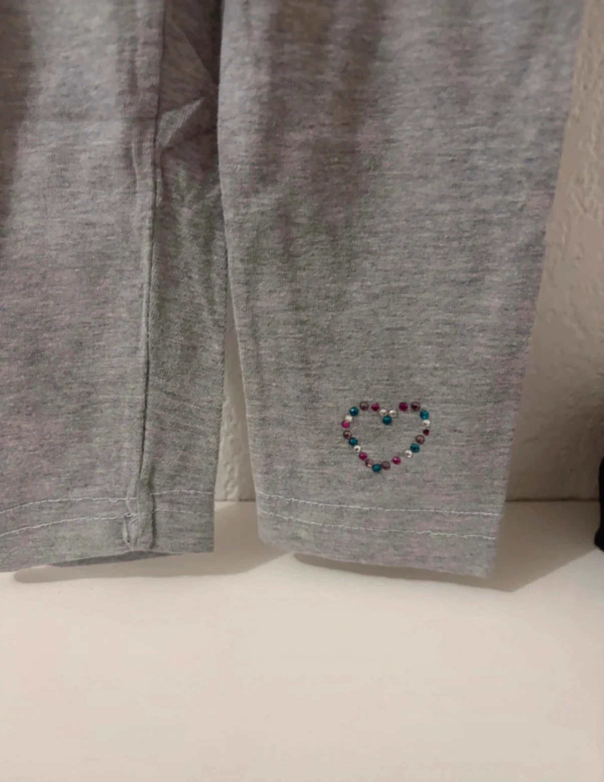 Legging Gris Melange Detalle Corazón de Strass - Punkidz - Talla 26 Meses – photo 3